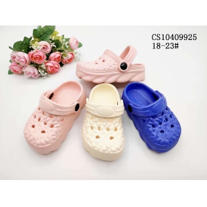 CHILDREN'S SLIPPERS AND SANDALS
