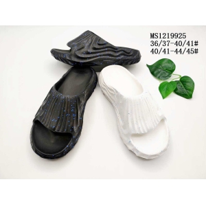 MEN'S SLIPPERS AND SANDALS