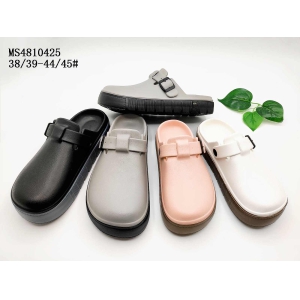 MEN'S SLIPPERS AND SANDALS