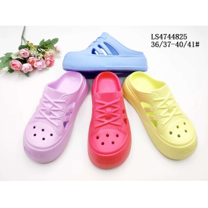 LADY'S FASHION SLIPPERS AND SANDALS