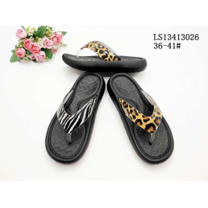 LADY'S FASHION SLIPPERS AND SANDALS